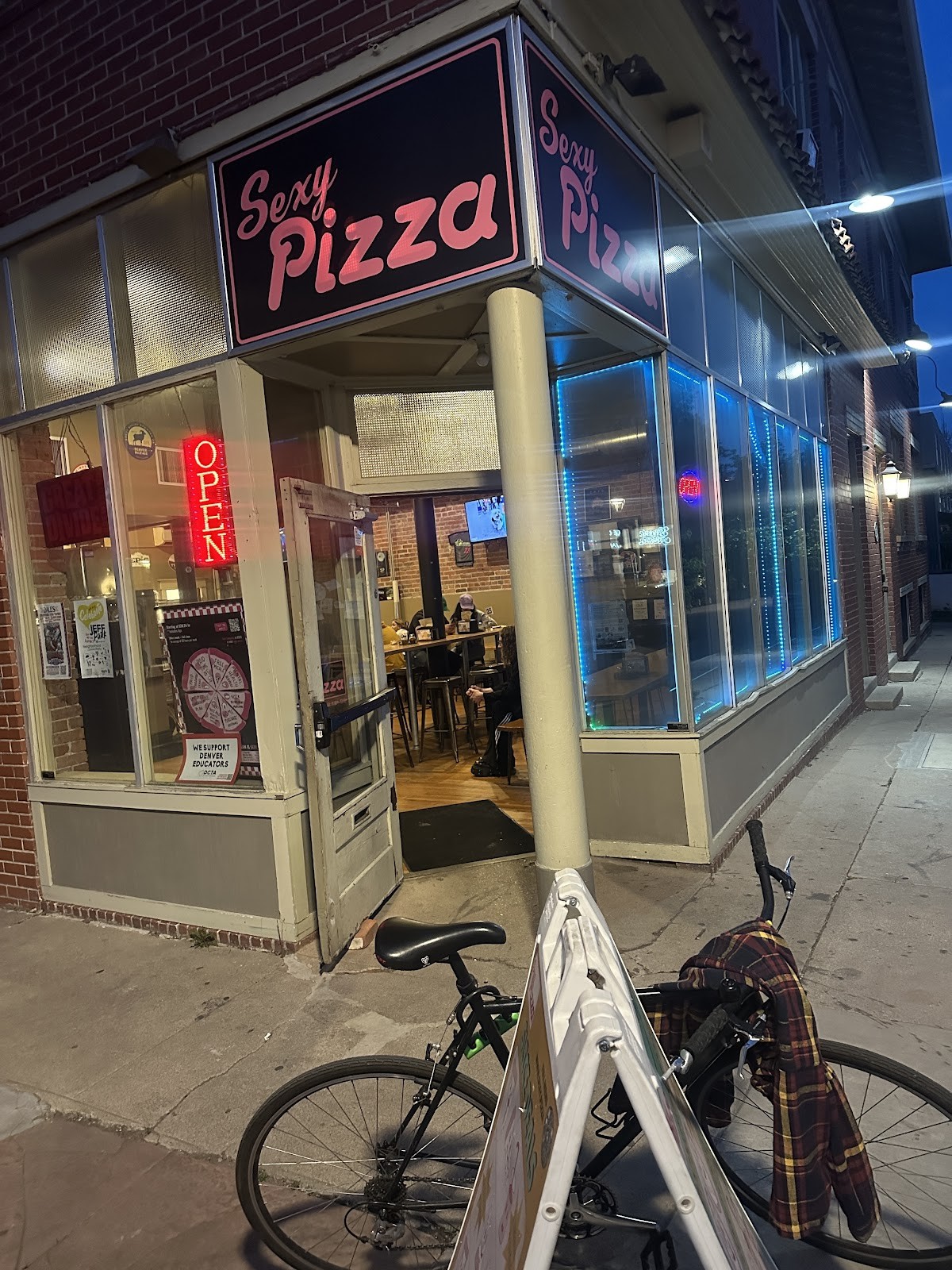 Sexy Pizza: the place