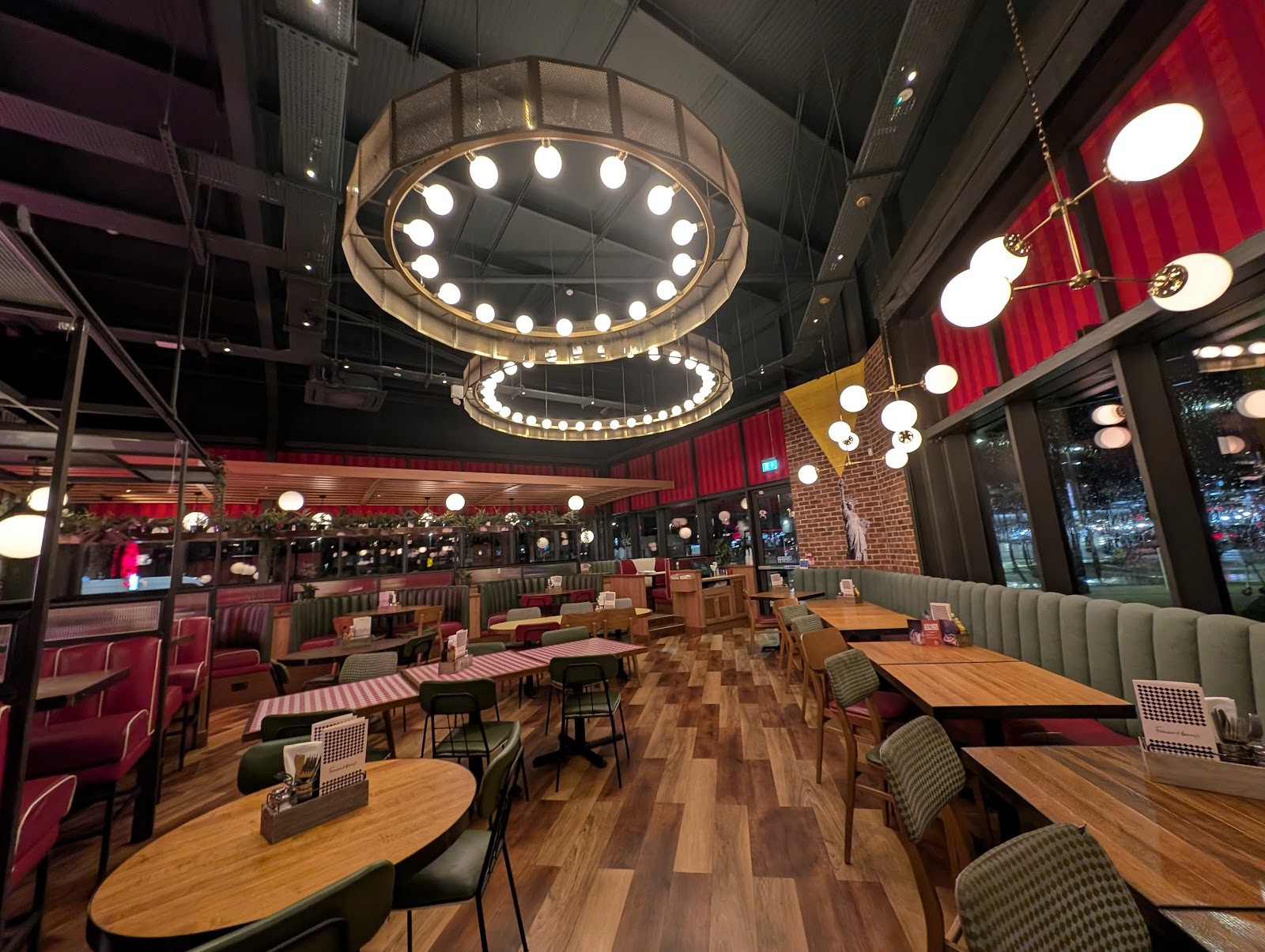 Frankie & Benny's: the place