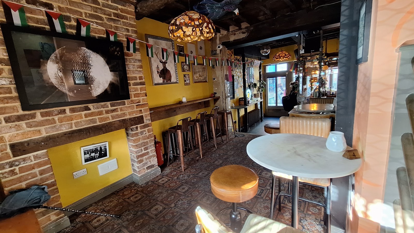 Doghouse Bar & Bagel Shop: the place
