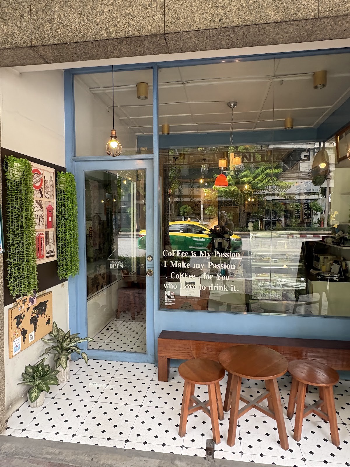 cafe’ de larnluang: the place