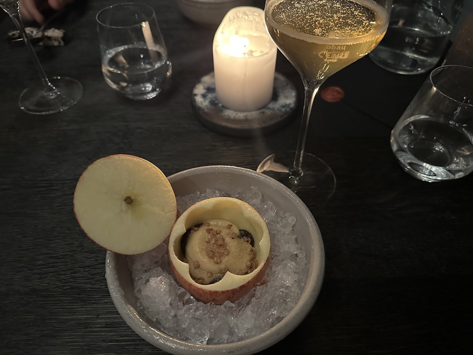 SEVEN SWANS: food & drinks