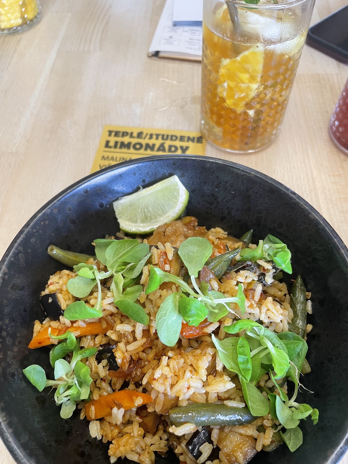 Mamafood bistro: food & drinks