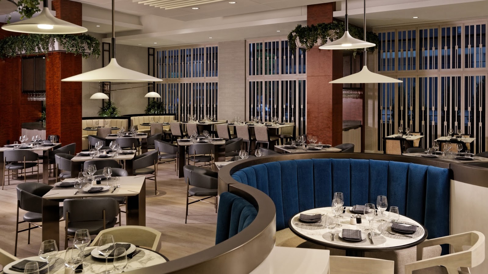 EDGE Restaurant & Bar: the place