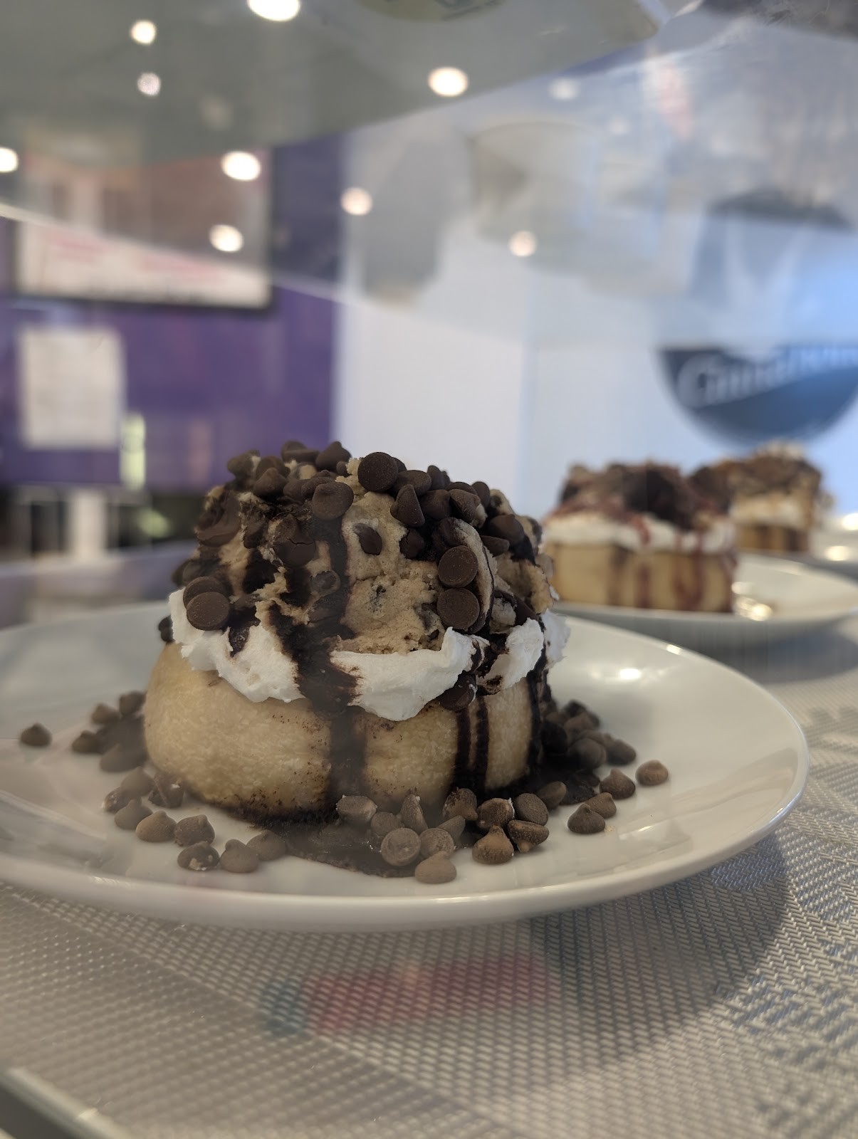 Cinnaholic: food & drinks