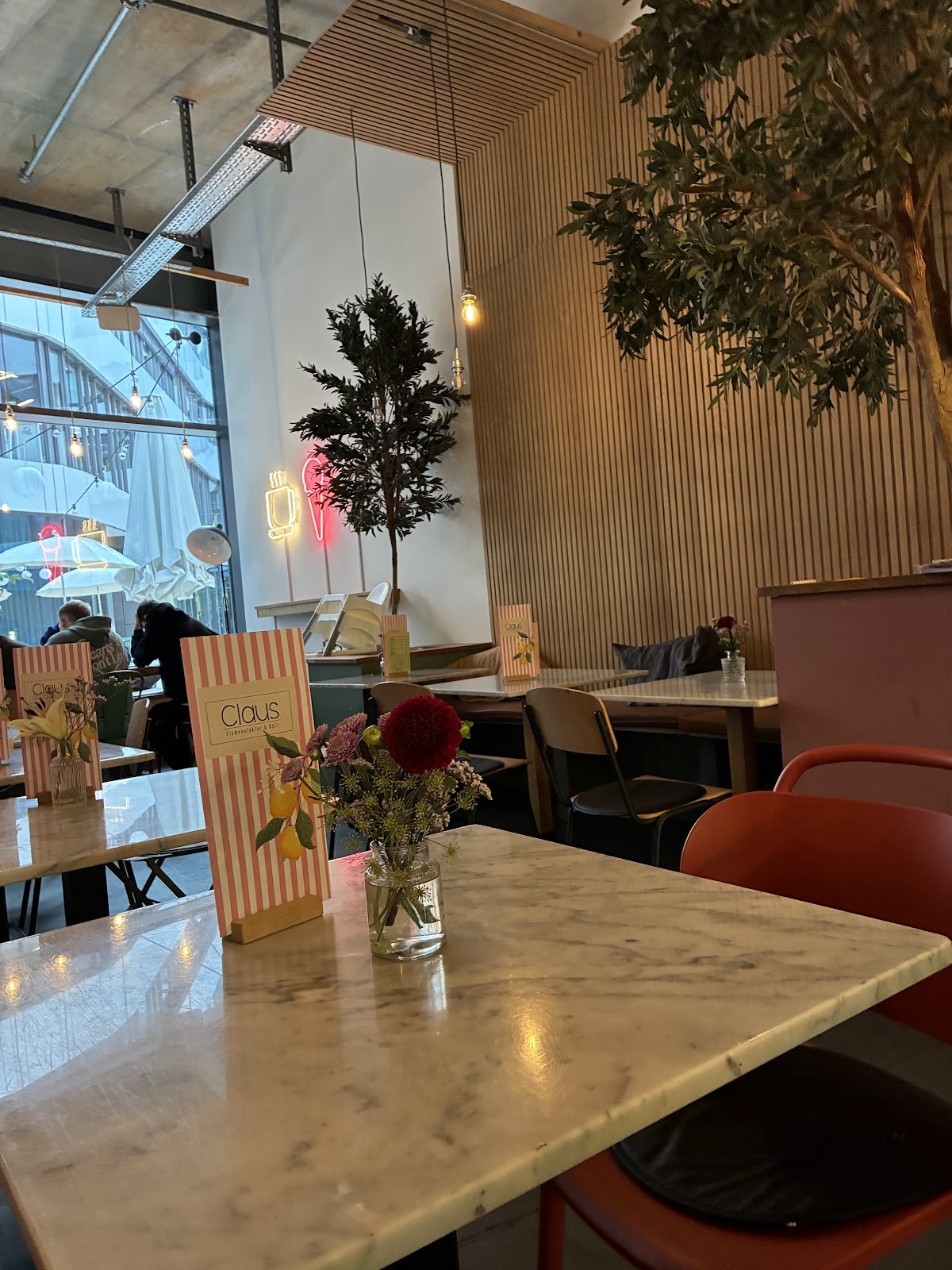Claus Eismanufaktur & Deli: the place