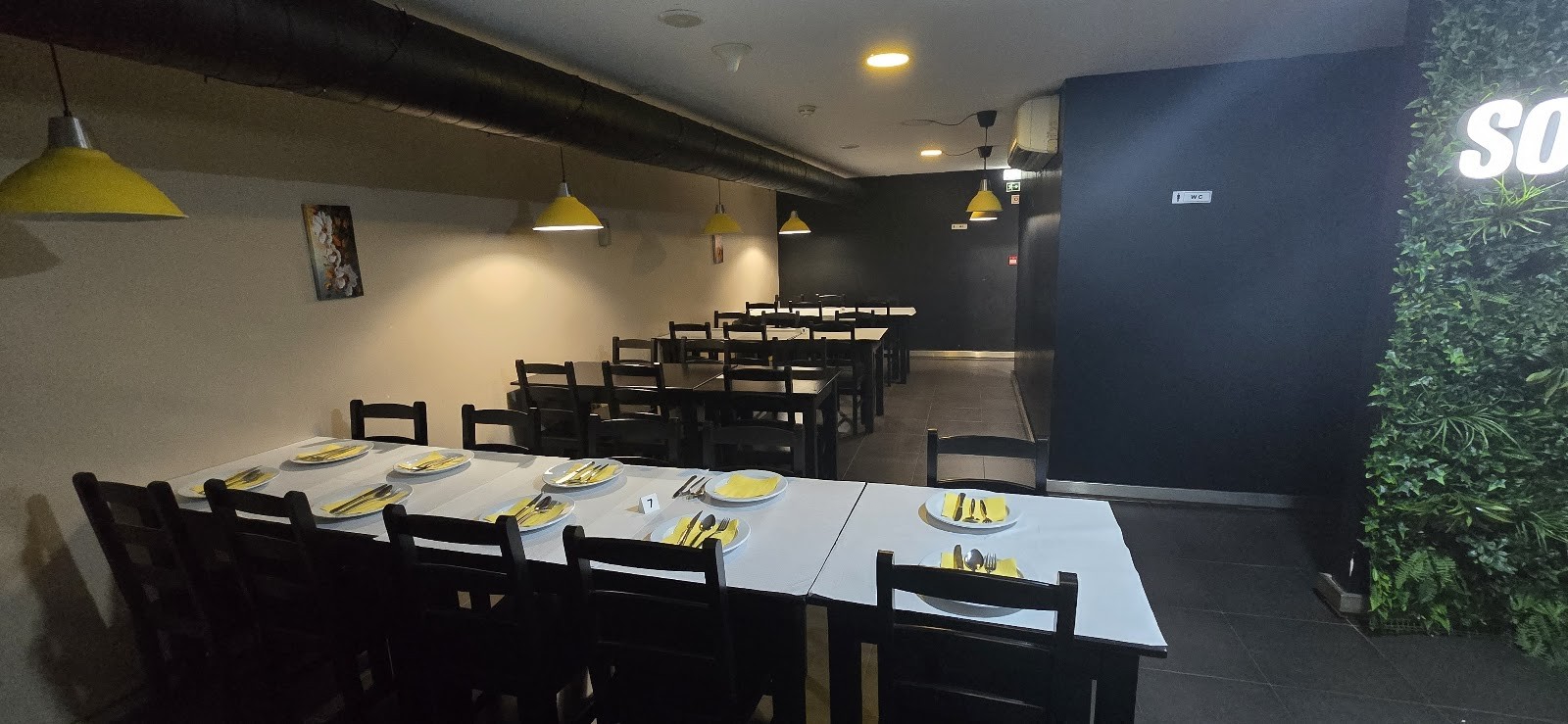 The Taj Cuisine: the place
