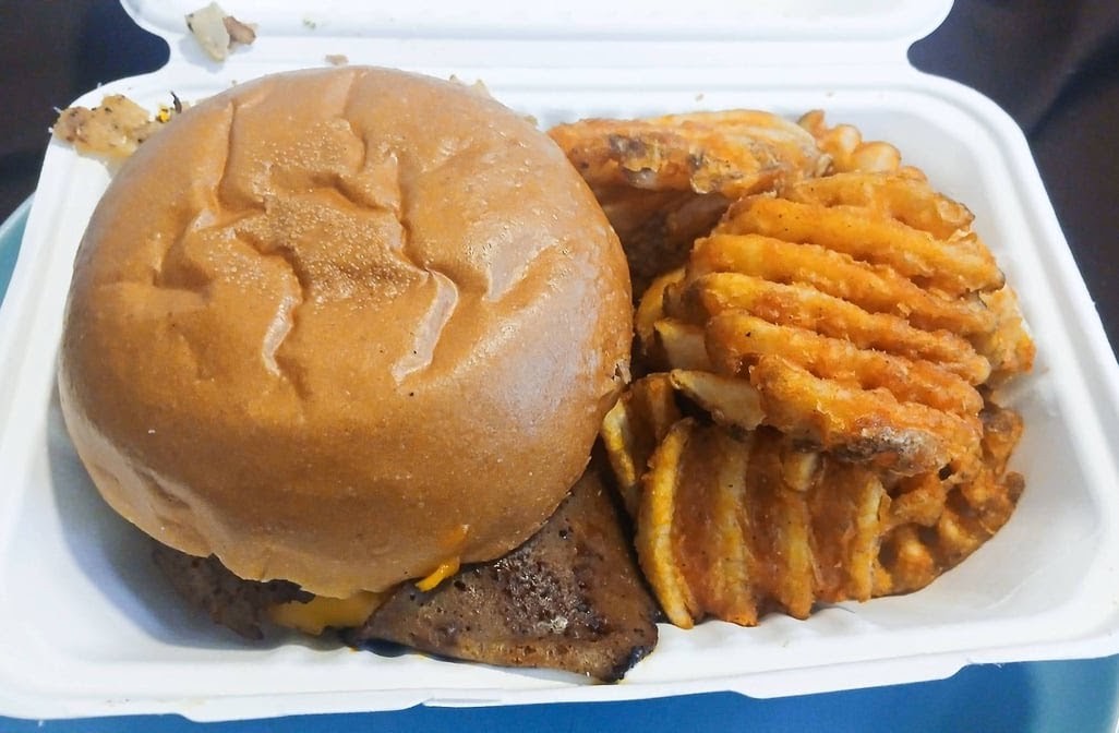 The BE Hive Deli & Market: food & drinks