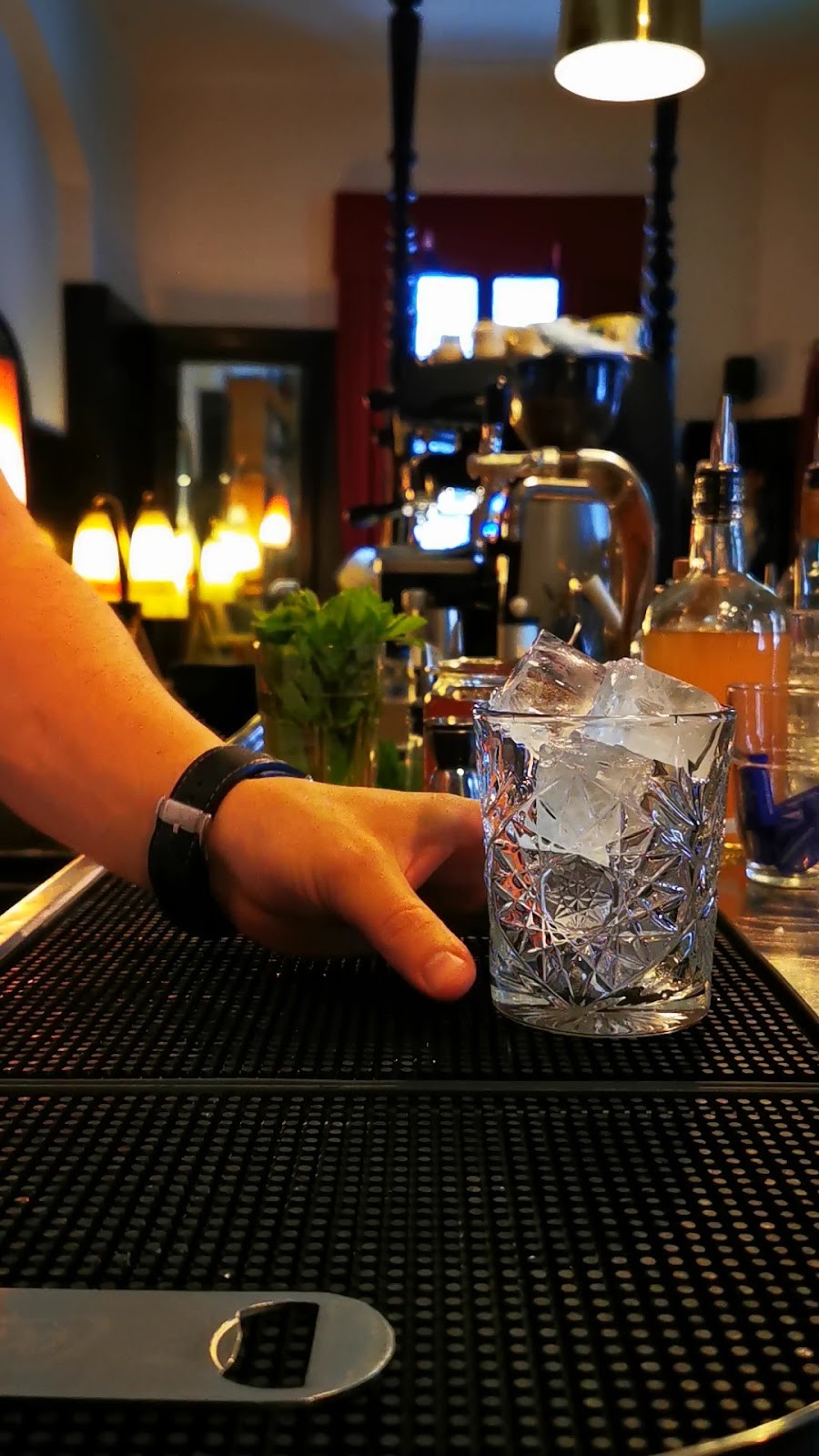 Das Augustin: the place