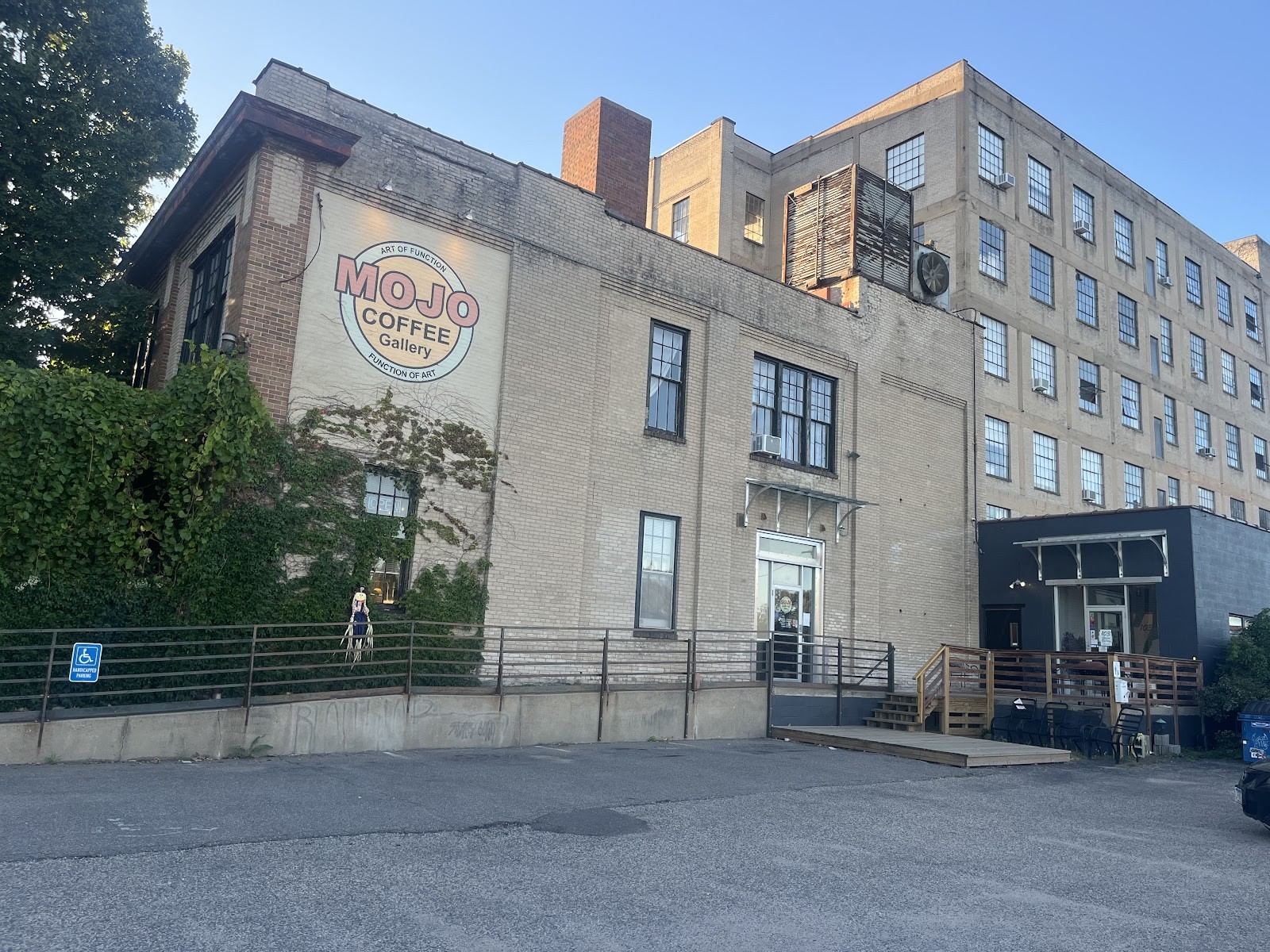 Mojo Coffee Gallery: the place