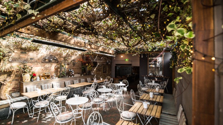 Small Bar: the place