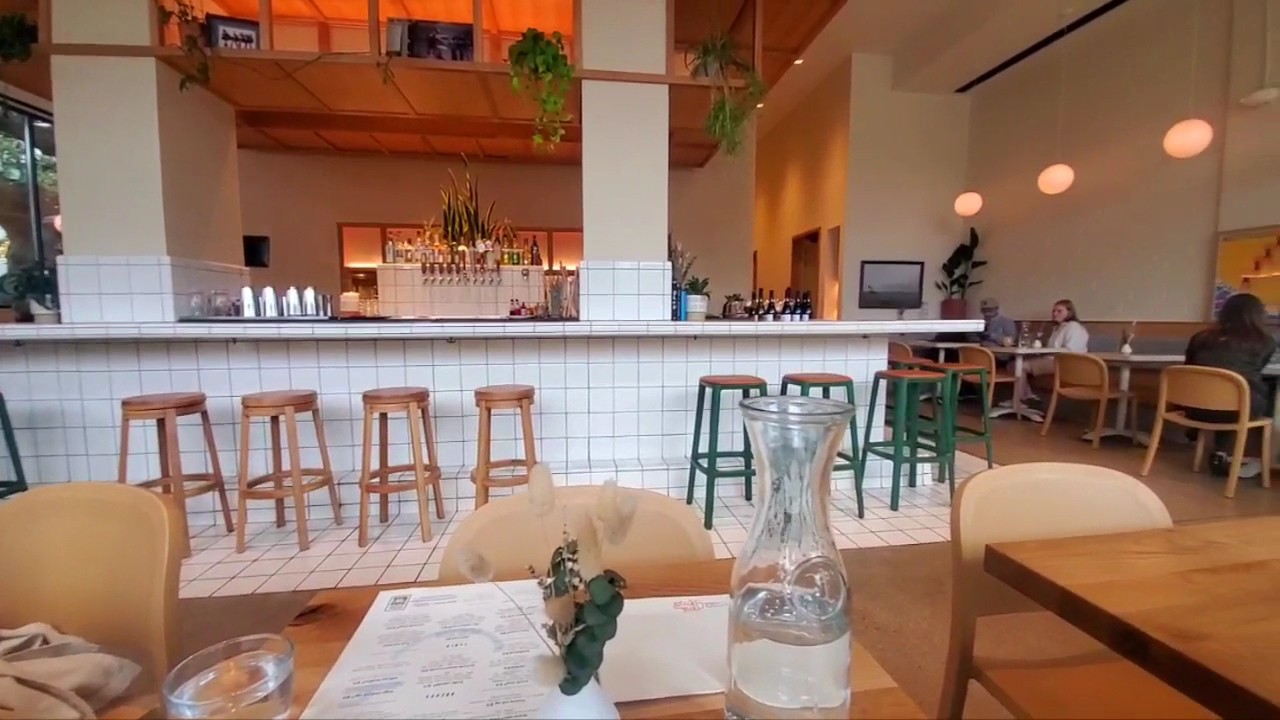 Two Hands: the place