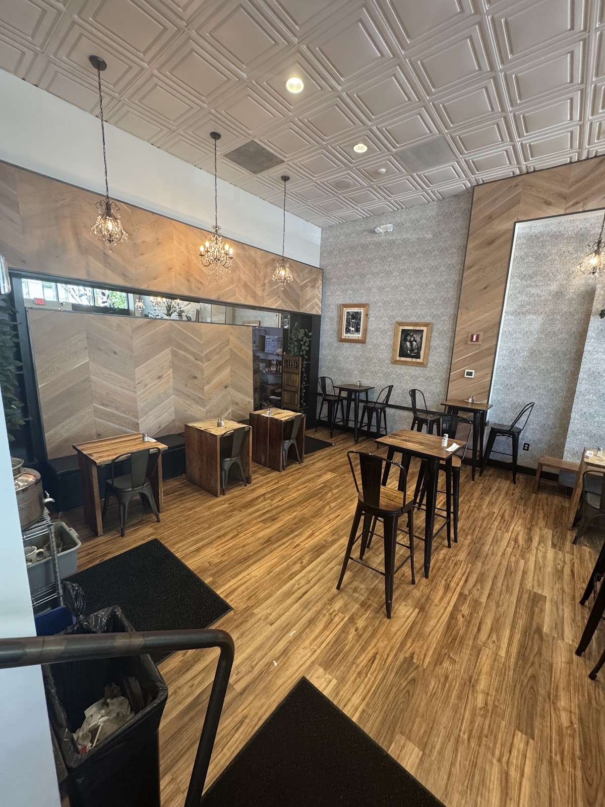 Harlow Cafe + Juice Bar: the place