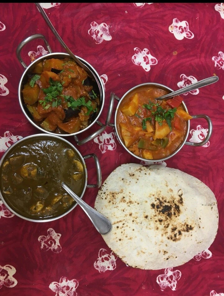 Sampoorna Vegetarian Surprise Indian Restaurant: food & drinks