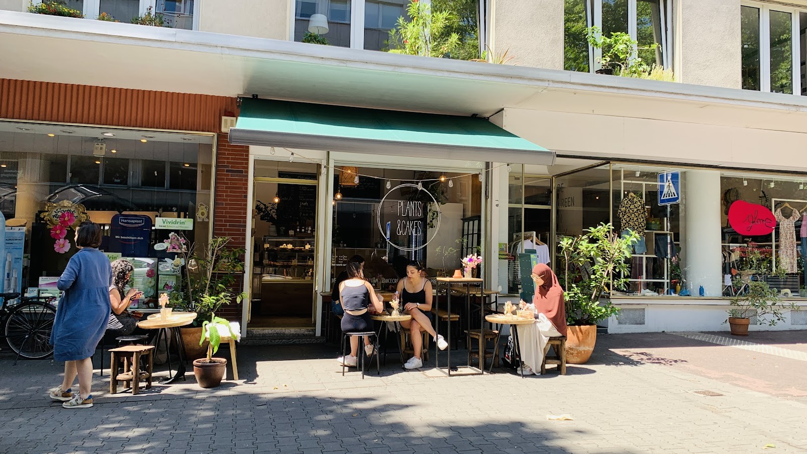 Plants & Cakes - Raw Cakery & Juice bar: the place