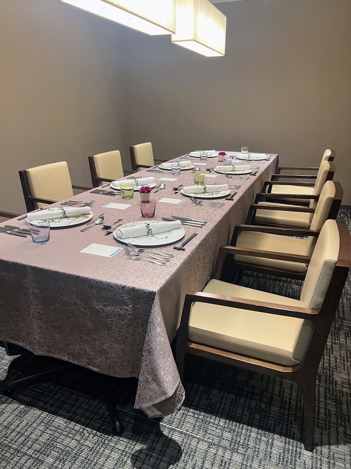 The Dining: the place