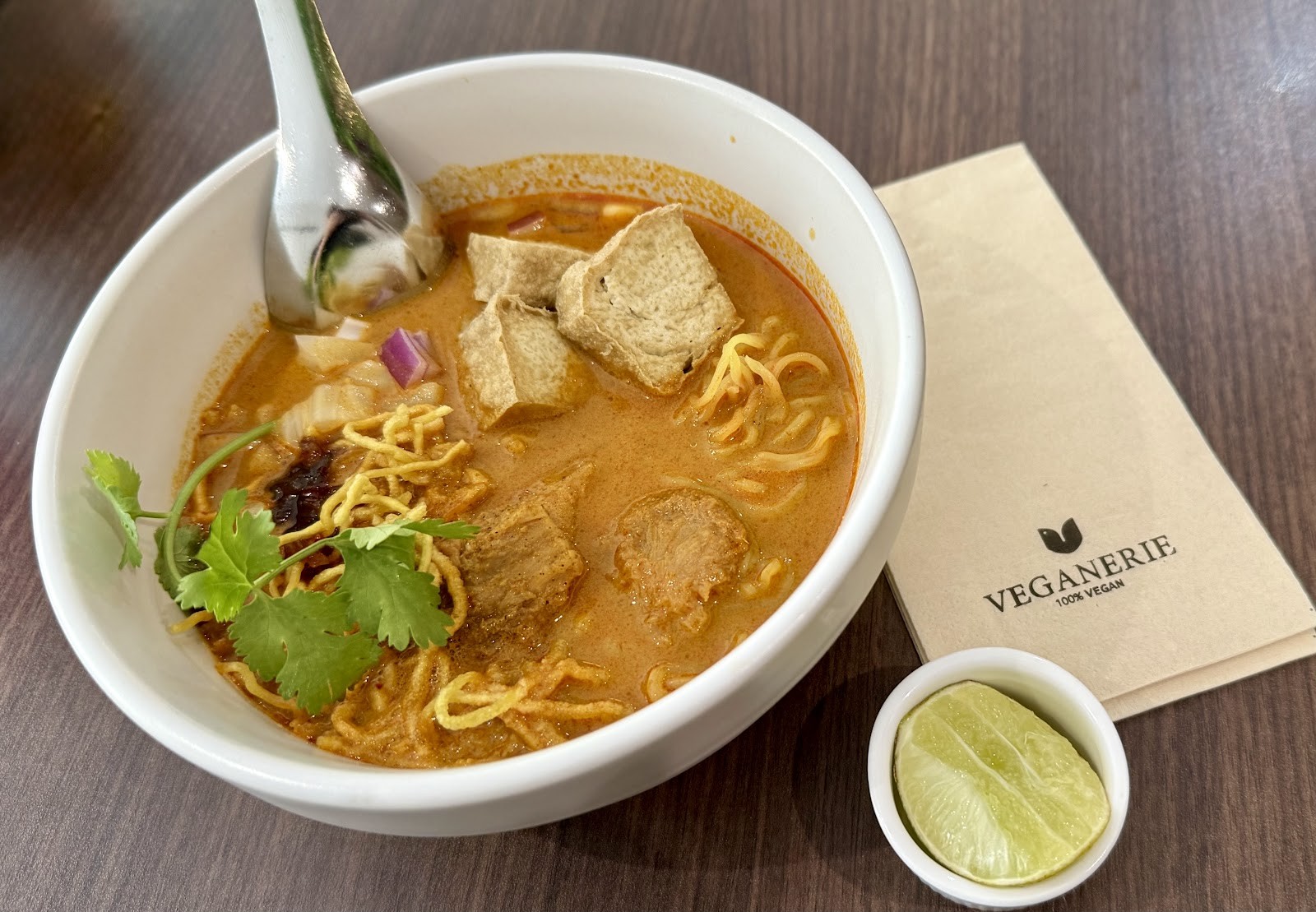 VEGANERIE Ratchathewi: food & drinks