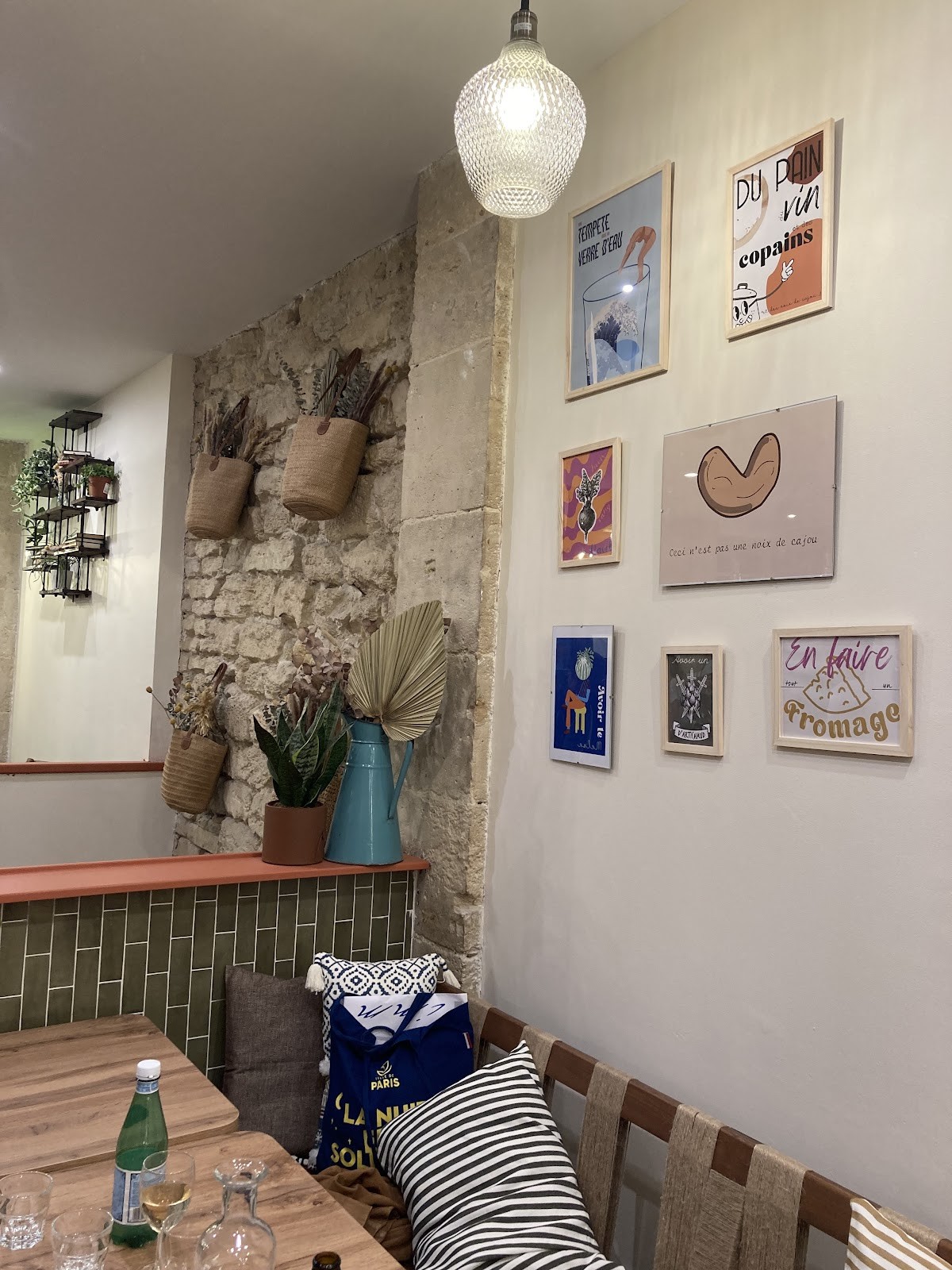 Cajou, café-cantine: the place