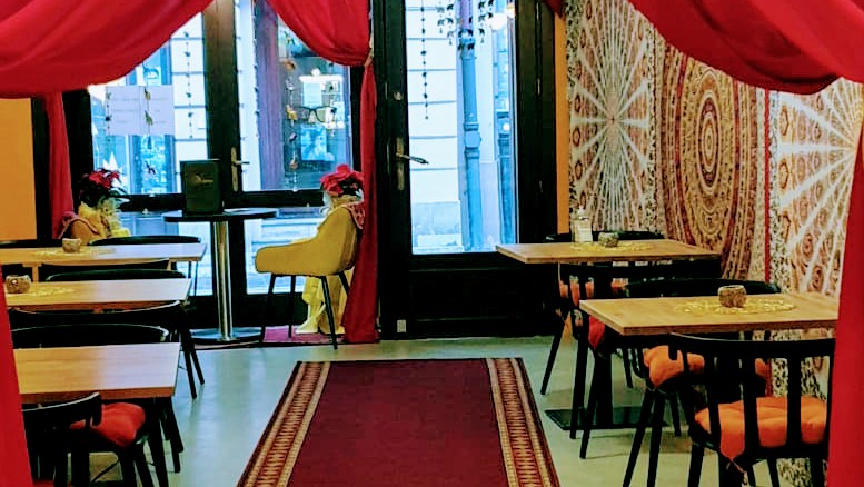 Delhi Curry House Indian Restaurant (طعام حلال): the place