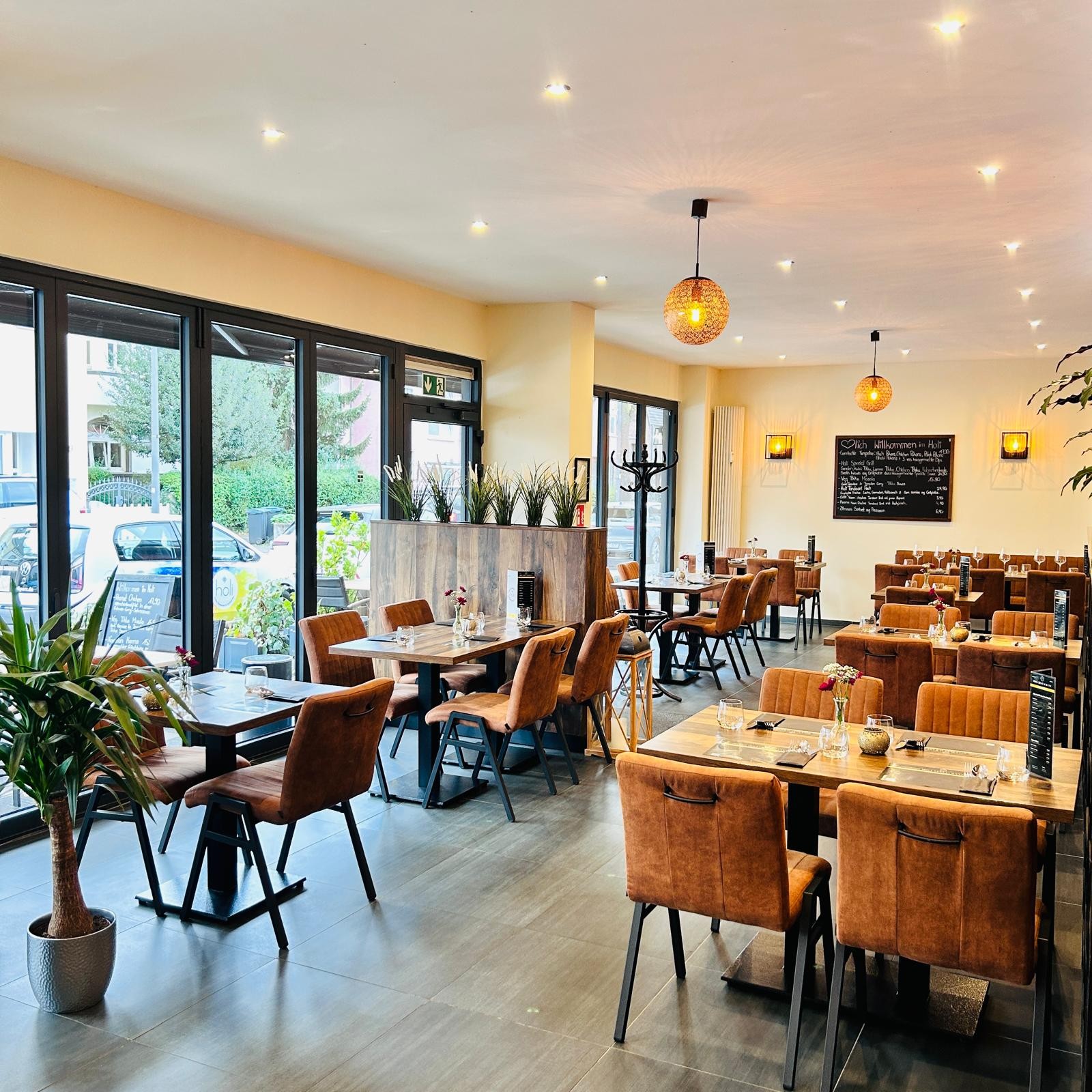 Holi Porz - Indian Restaurant & Cocktail Bar: the place