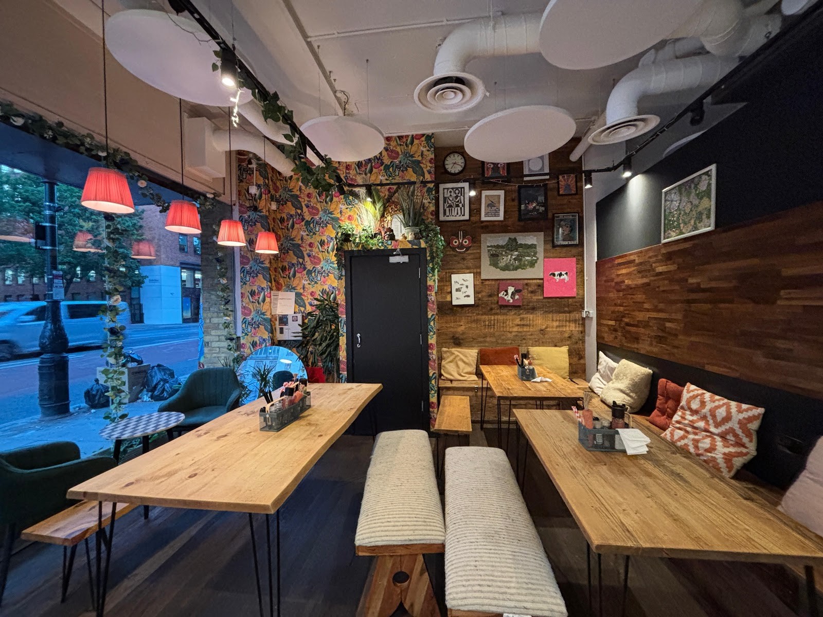 Govinda's Holborn: the place