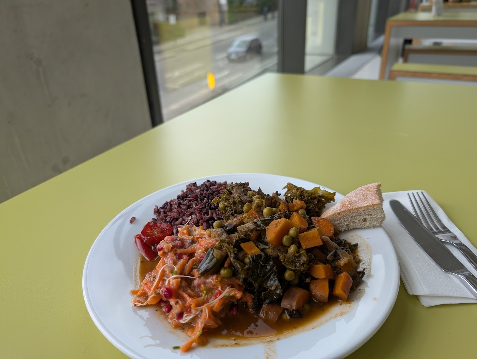 Community Cafe at 5 Pancras Square: food & drinks