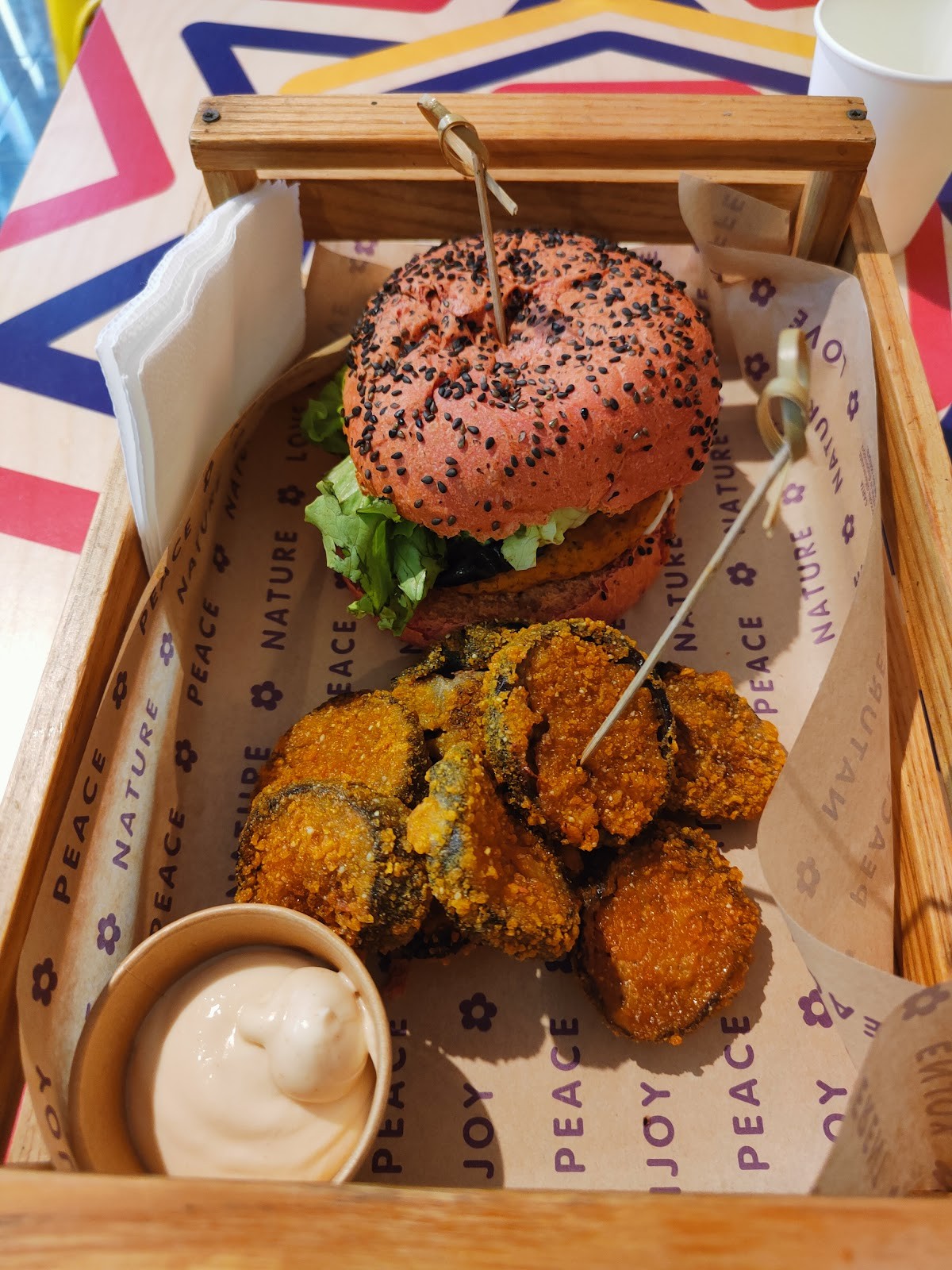 Flower Burger: food & drinks