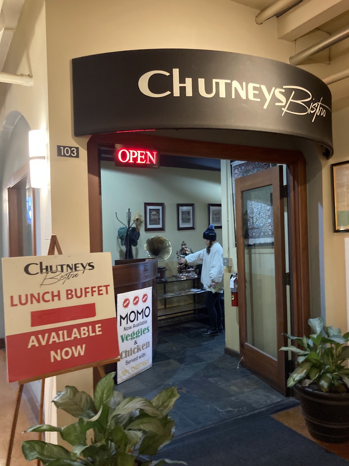 Chutneys Bistro: the place