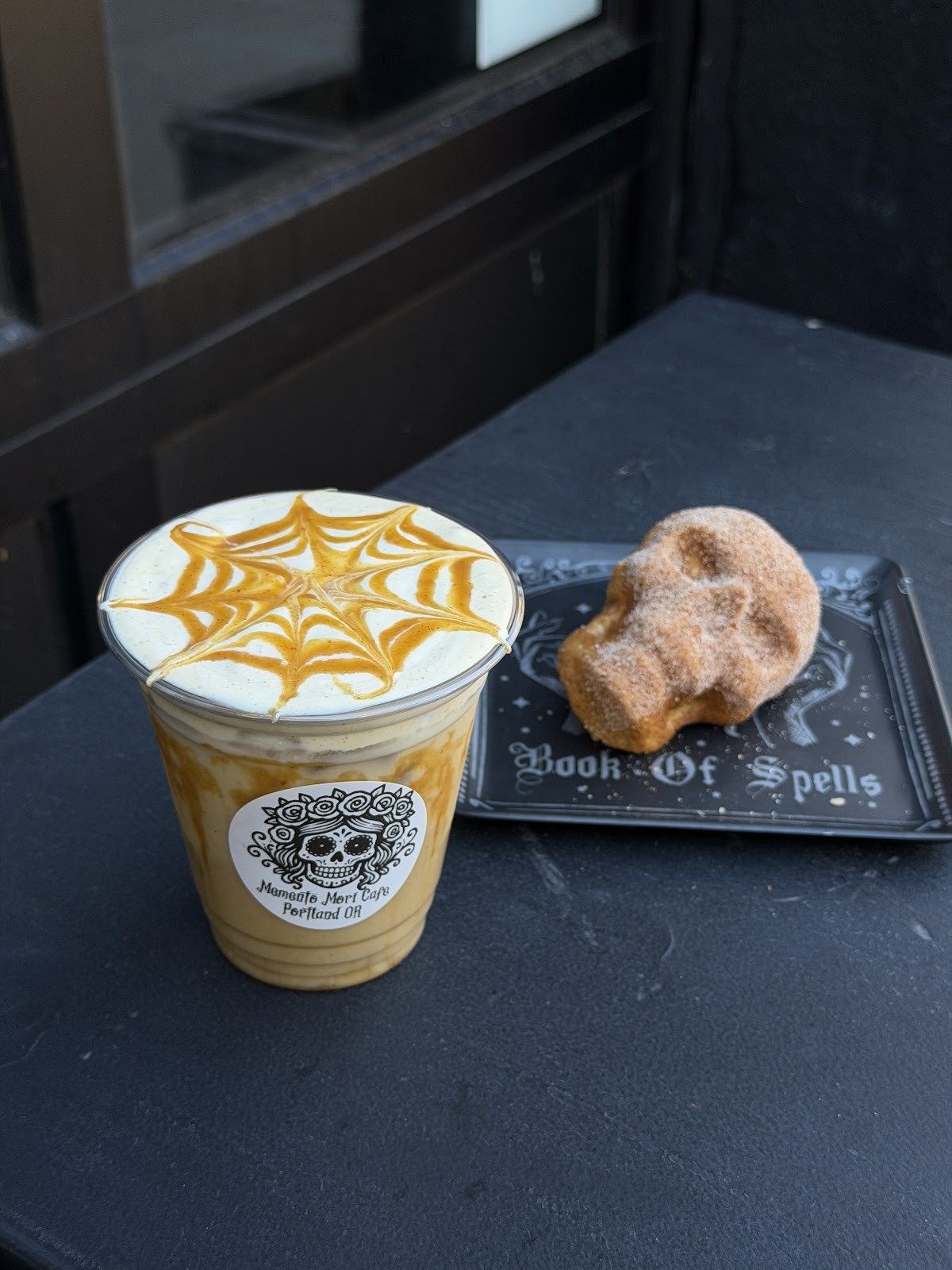 Memento Mori Cafe: food & drinks