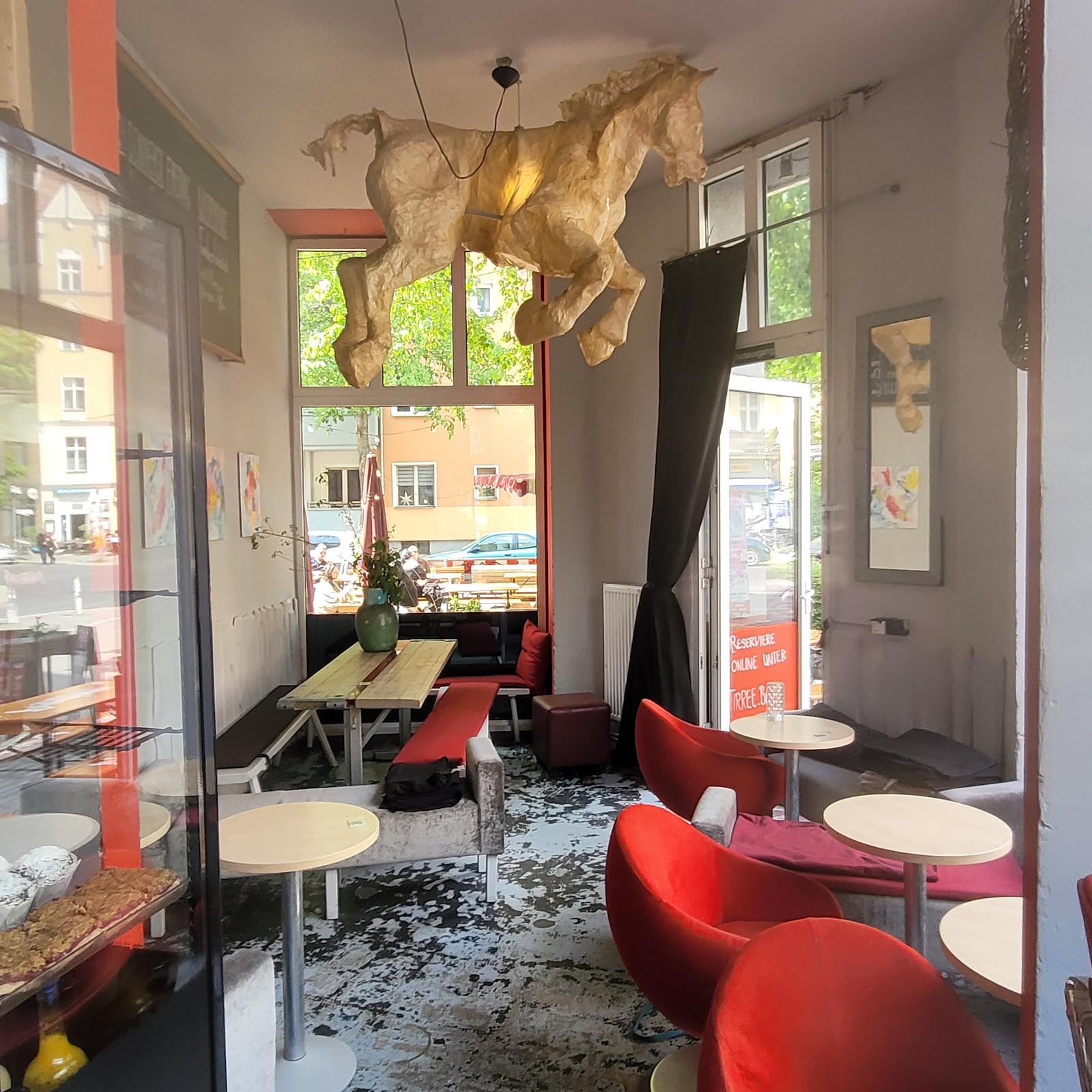 Café Bar Tirrée: the place