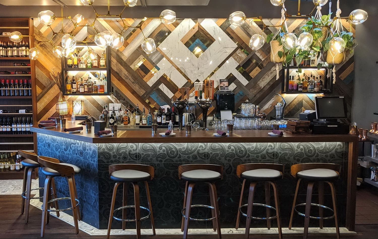 Sula Indian Restaurant, Main Street: the place