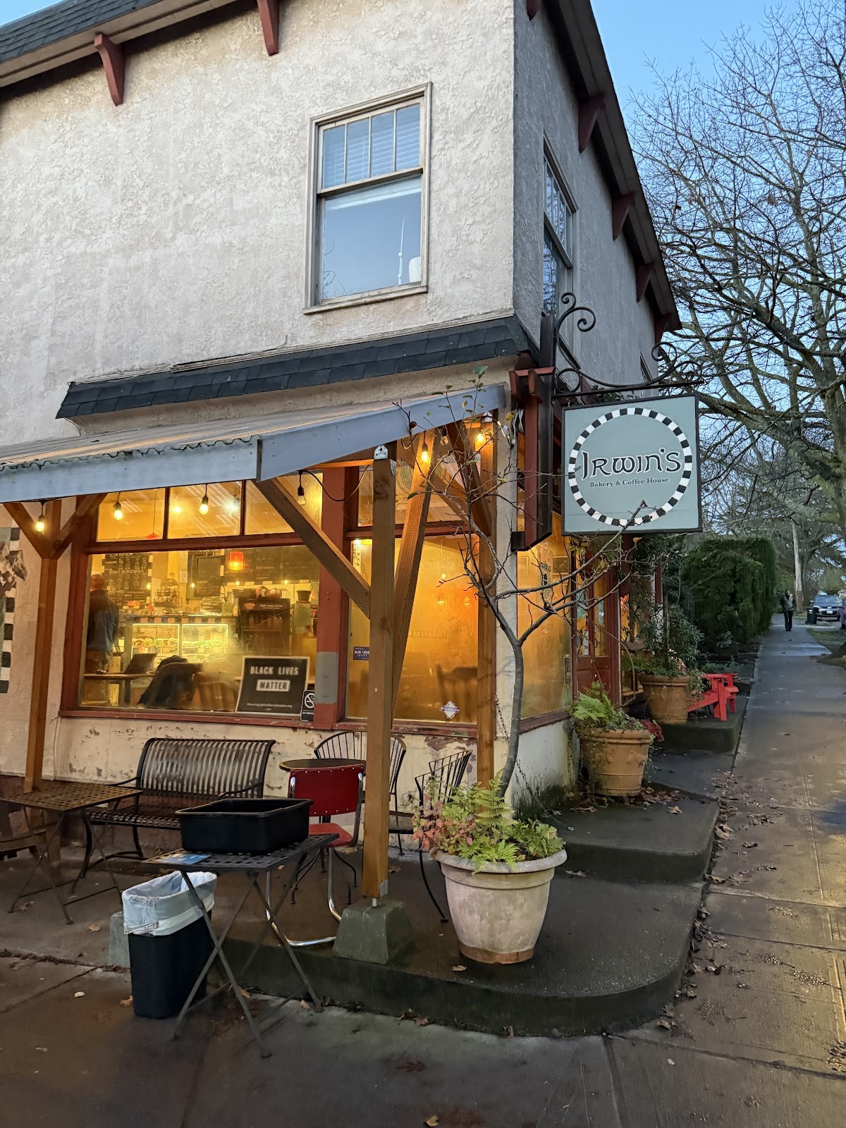 Irwin's Neighborhood Bakery and Cafe: the place