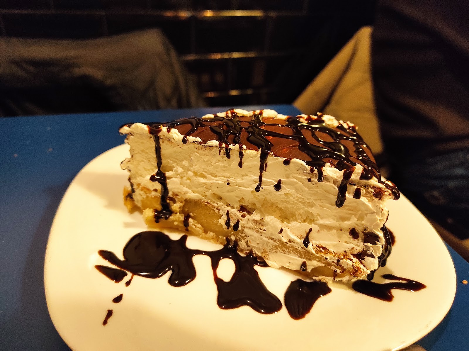 B13 bar: food & drinks