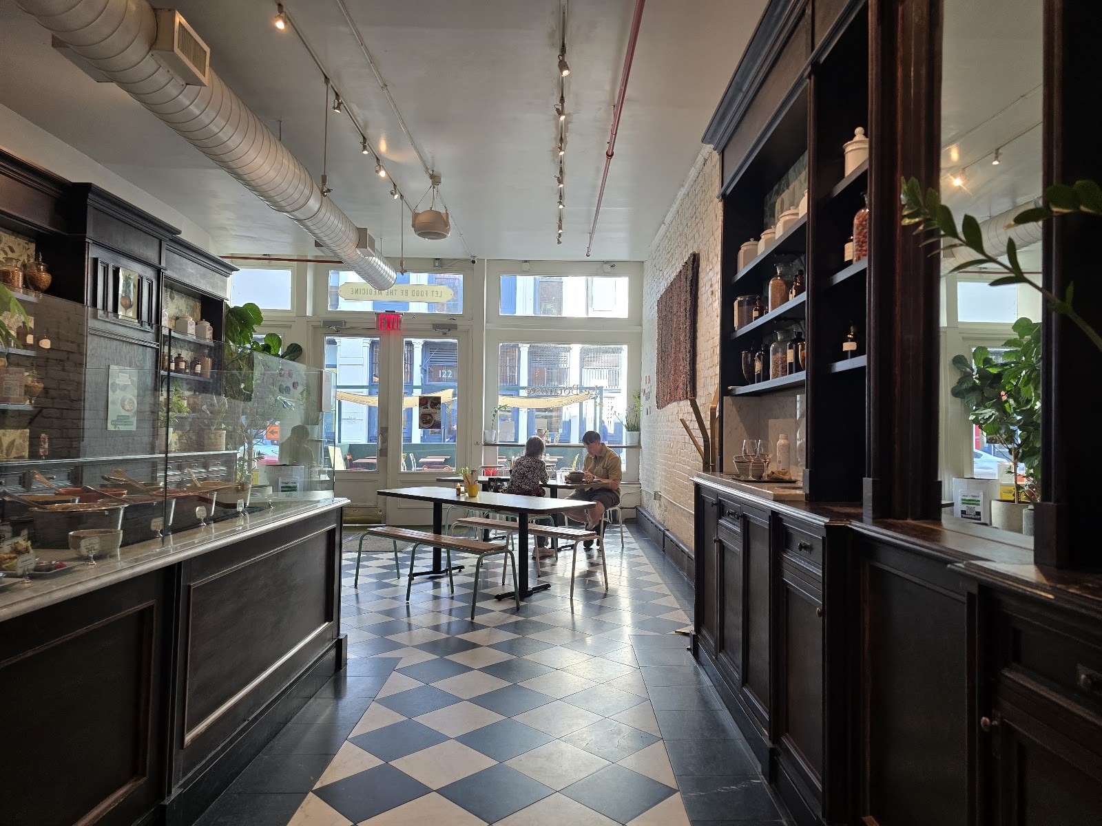Le Botaniste: the place