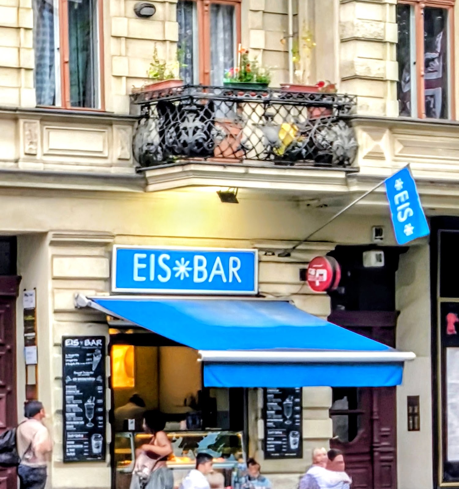 Eis*Bar: the place