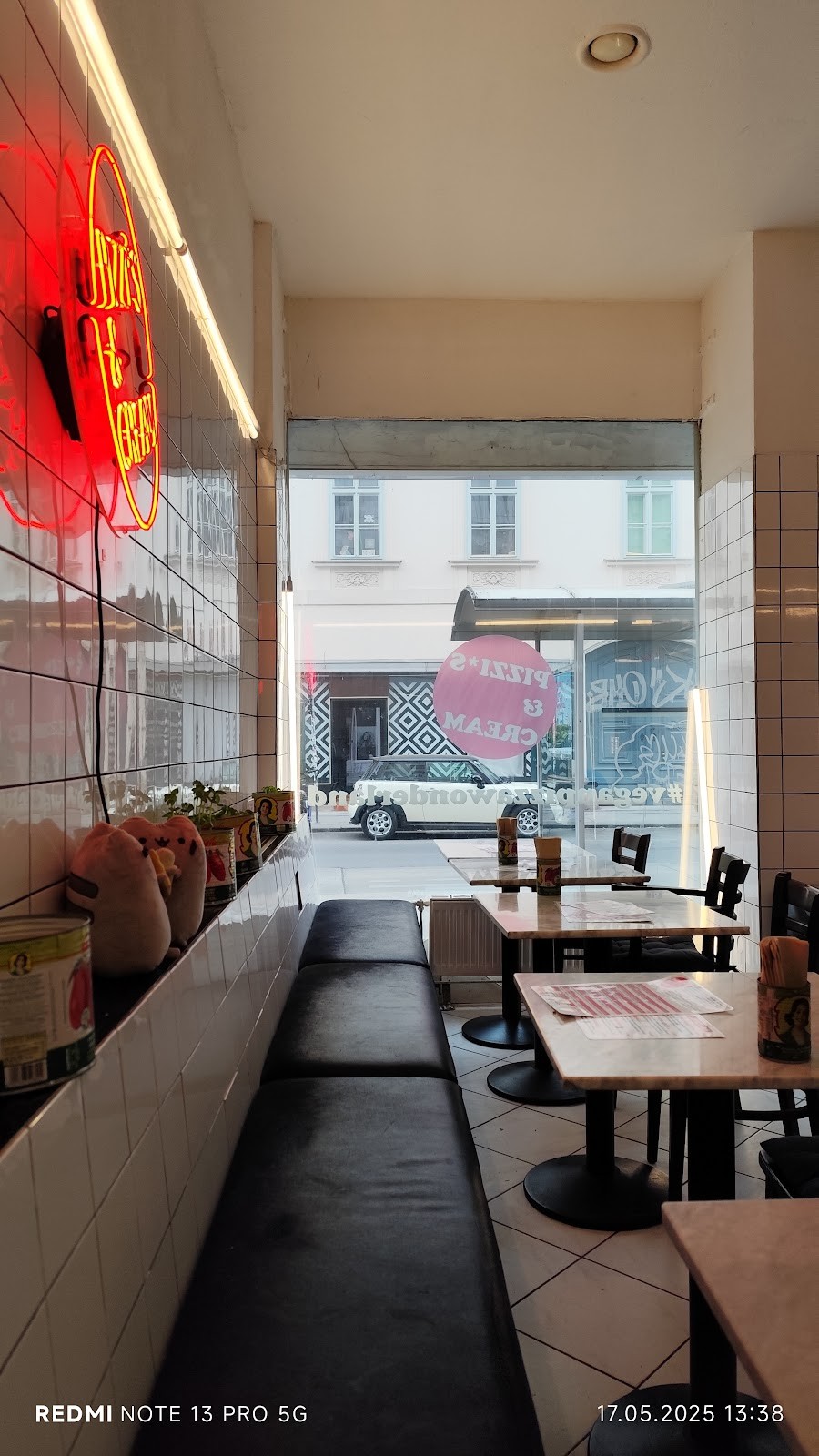 Pizzis and Cream: the place