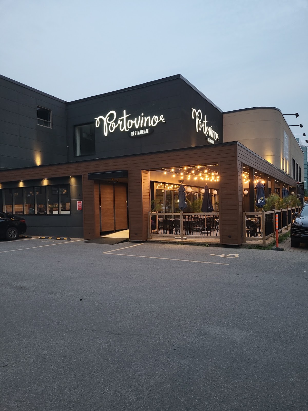 Portovino Decarie - Restaurant Italien: the place