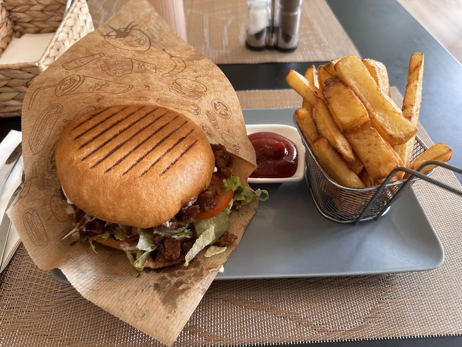 Loving Hut Neubau: food & drinks