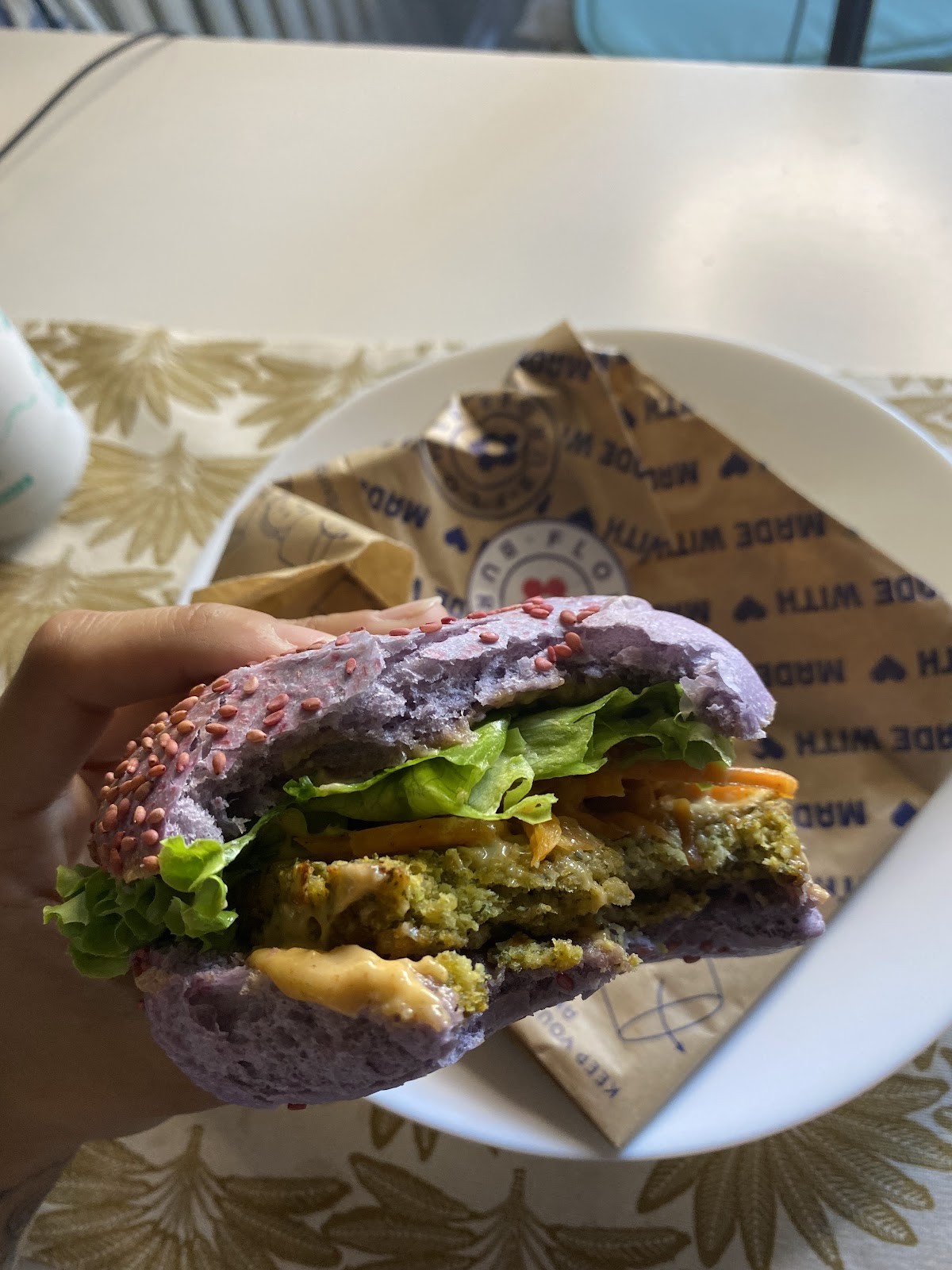 Flower Burger: food & drinks