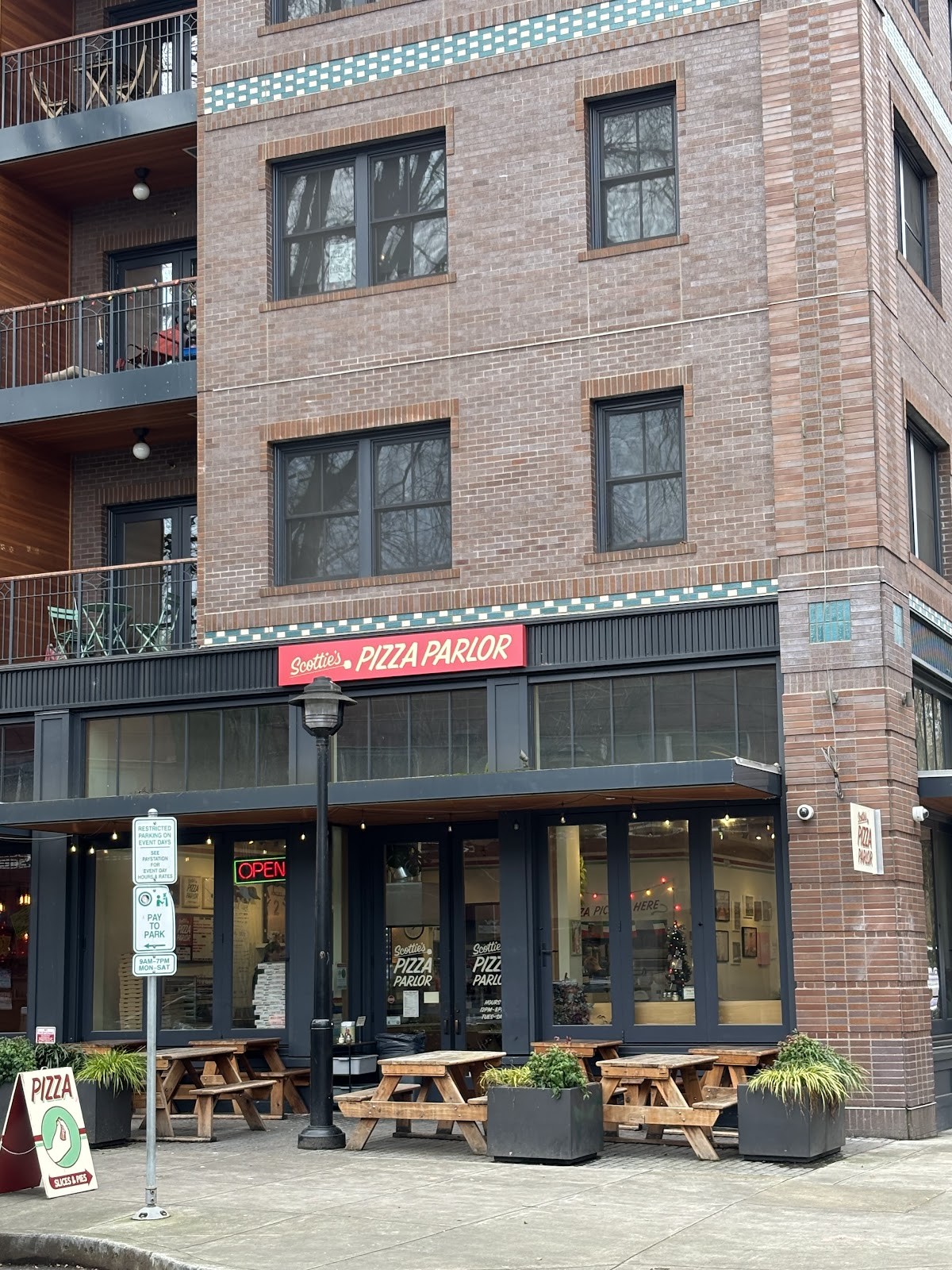 Scottie's Pizza Parlor NW: the place