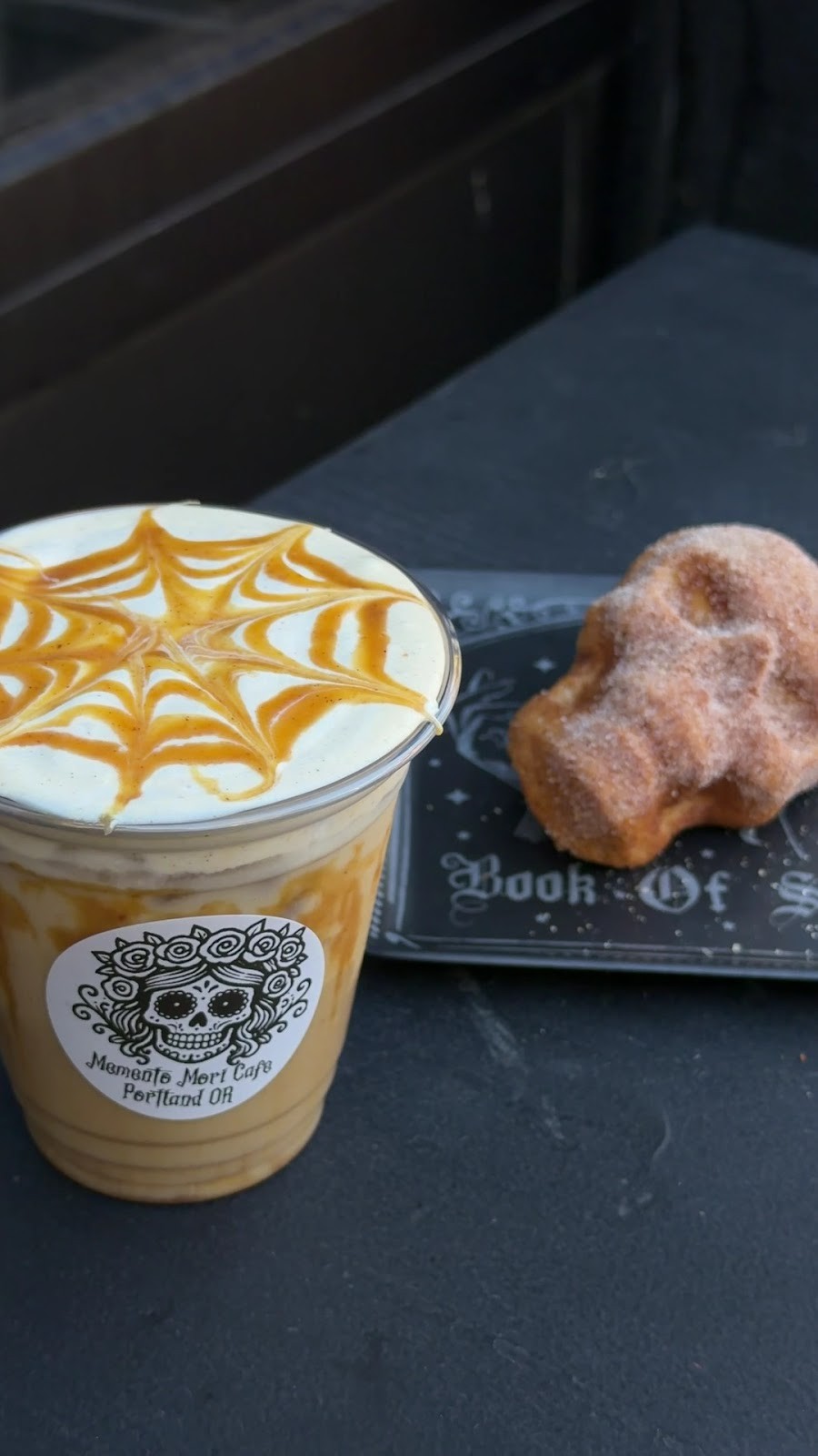 Memento Mori Cafe: food & drinks