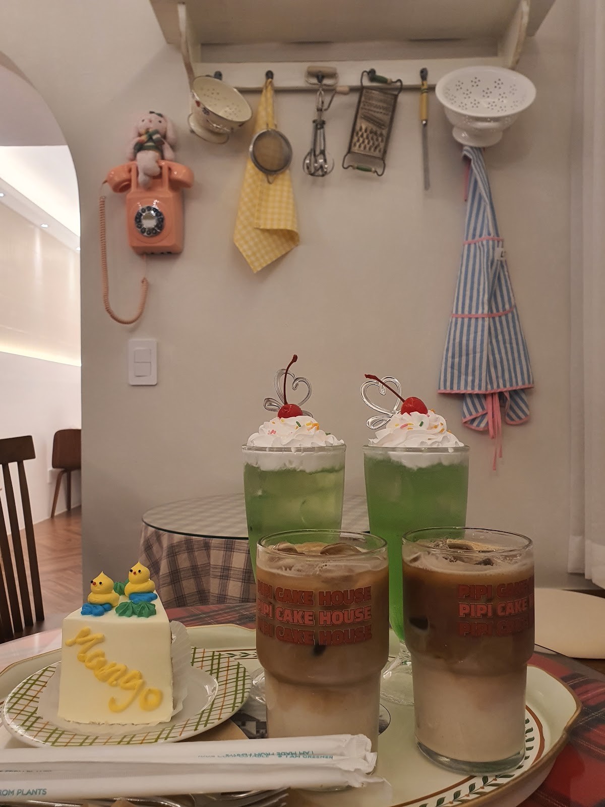 Pipi Cake House: food & drinks