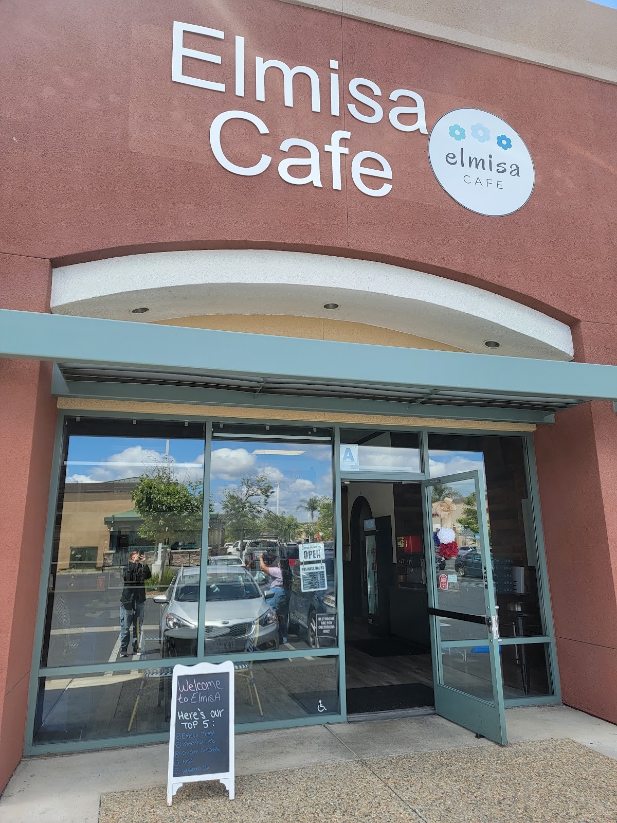 Elmisa Cafe Escondido: the place