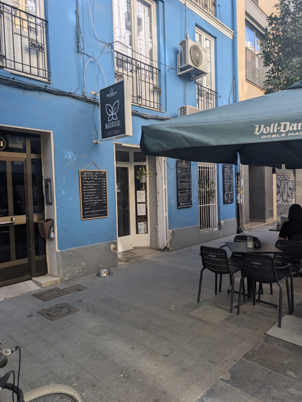 Café Madrigal: the place