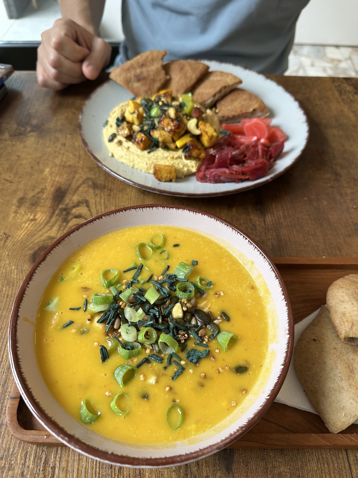 VIBE Superfood Bistro: food & drinks