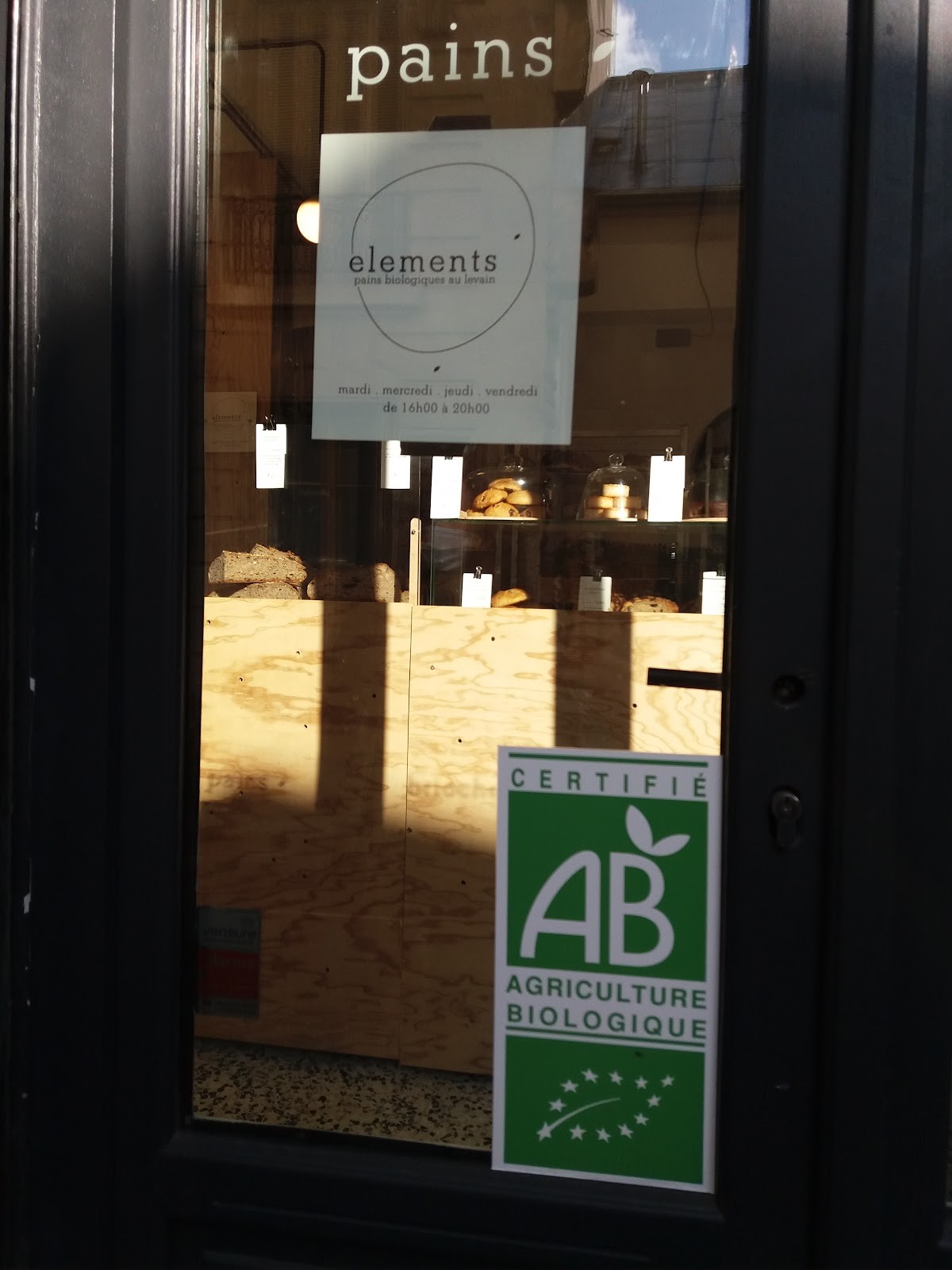 Boulangerie Elements pain bio: the place