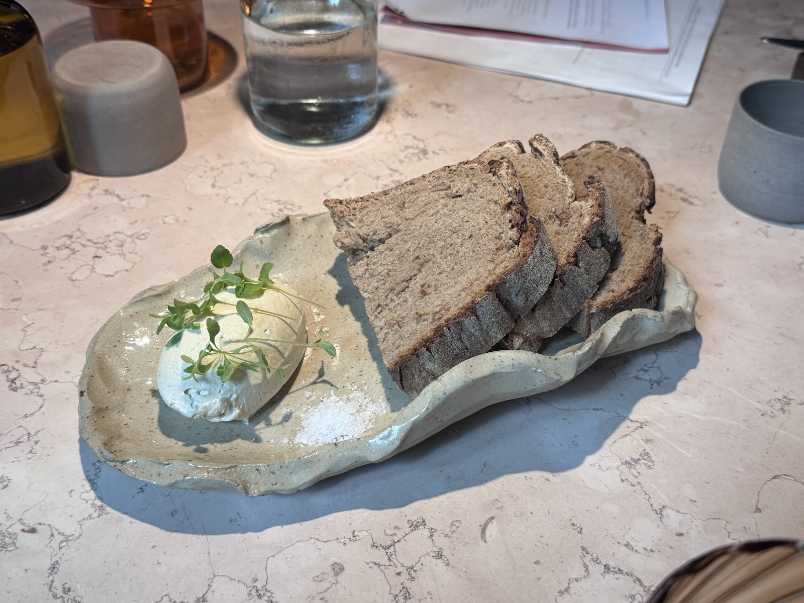 LEUCHTENDROTER: food & drinks