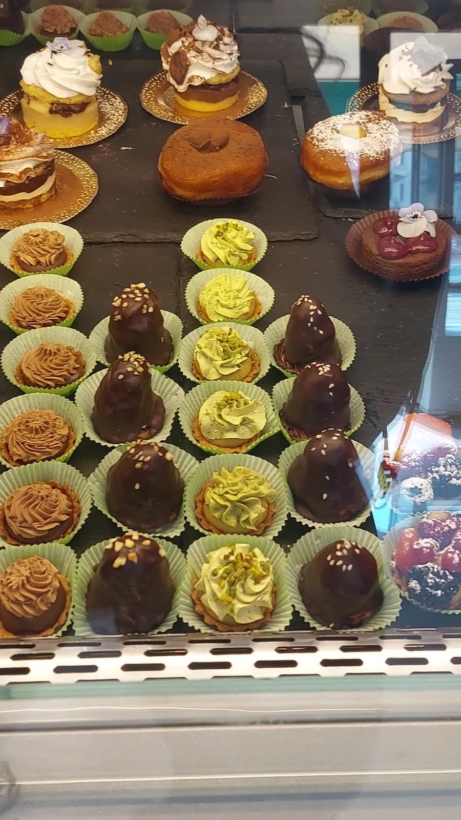 Leccornie Pasticceria Vegana: food & drinks