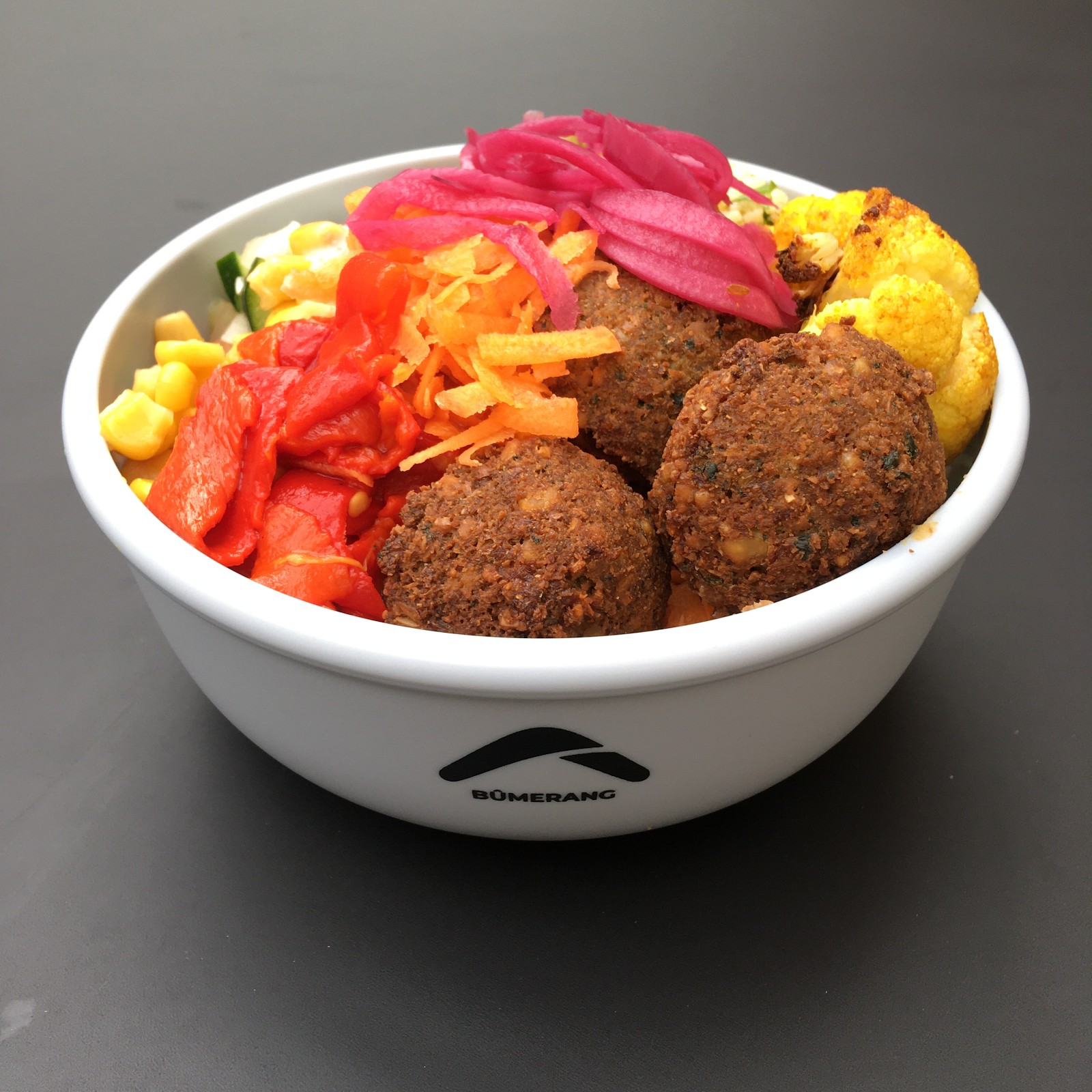 Falafel Pedralbes: food & drinks