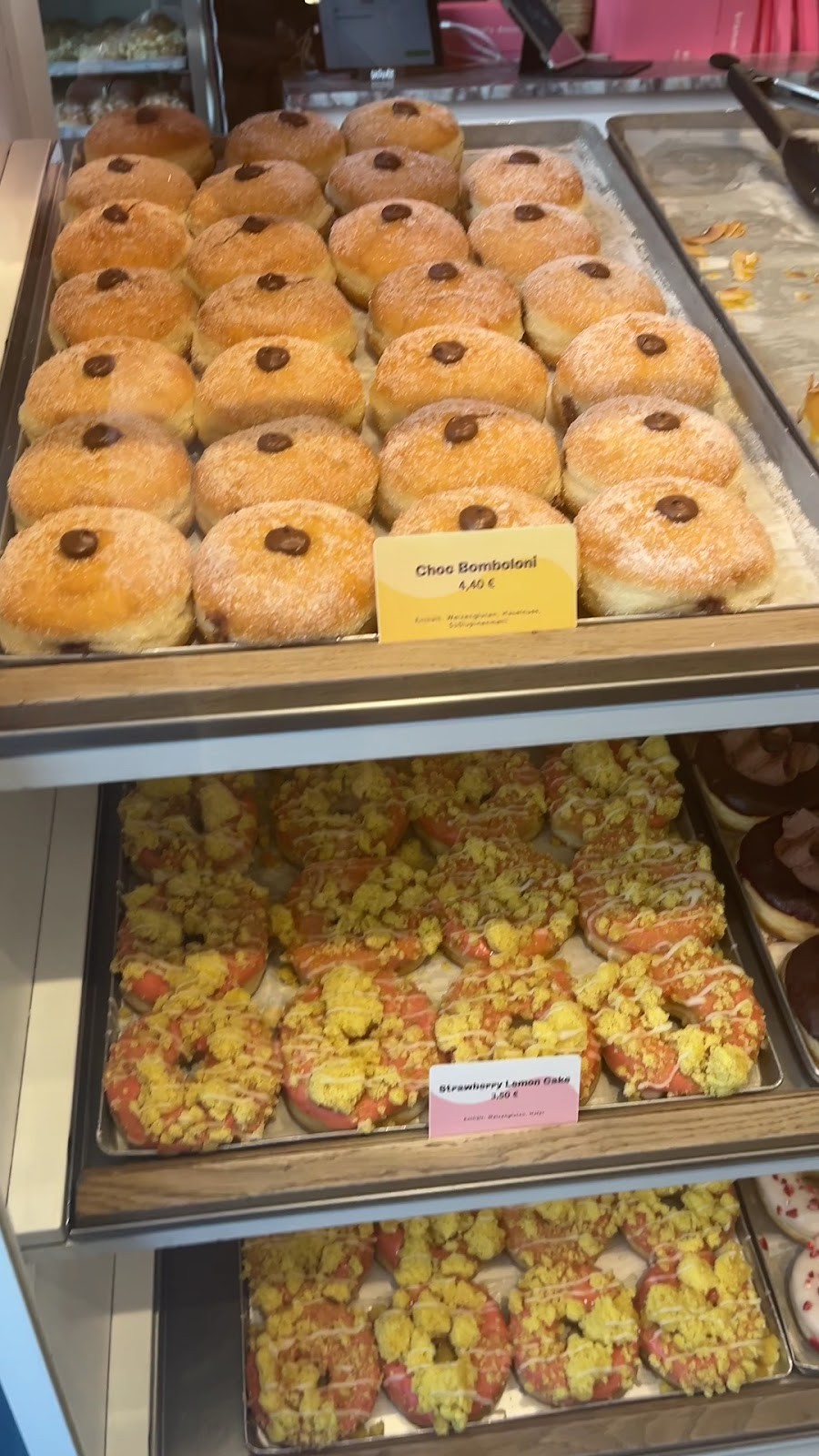 Brammibal's Donuts: food & drinks