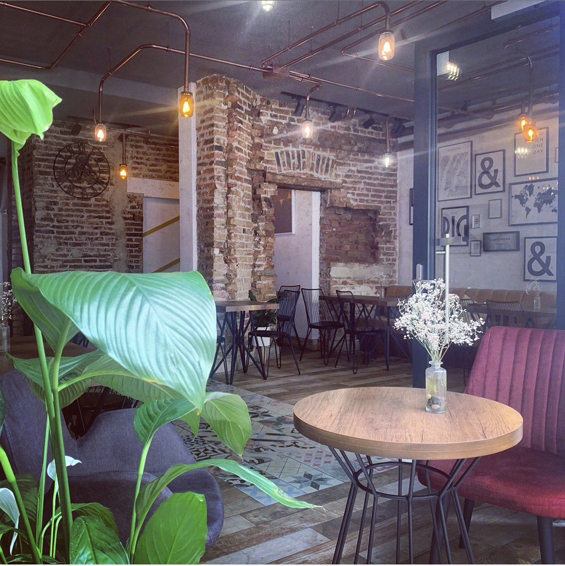 Ezim Cafe: the place